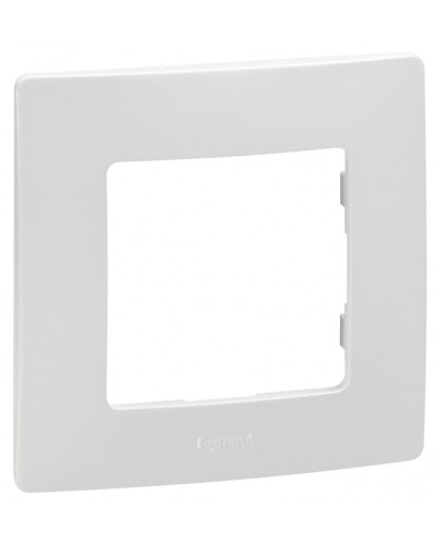 Рамка 1 пост Etika белый Legrand 672501 в Северске Аксессуары для кабель-канала Pintop.ru